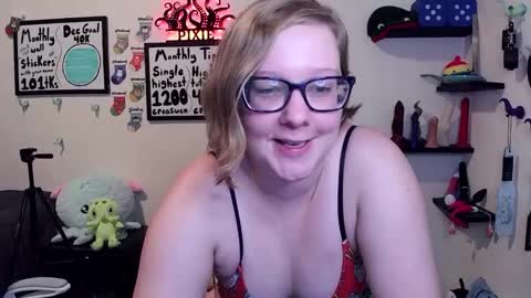 Pixie and Tentacle Overlord online show from December 22, 11:24 pm