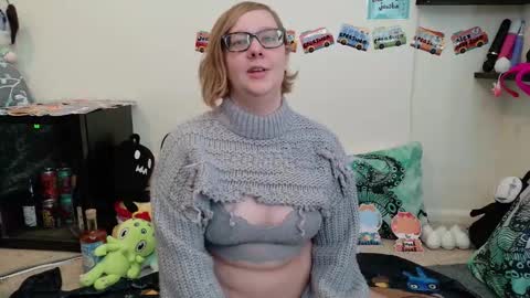 Pixie and Tentacle Overlord online show from January 7, 7:16 pm