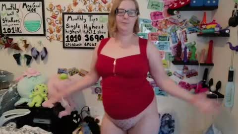 Snapshot of ten_tickle_pixie chatting on May 11, 10:18 pm Pixie and Tentacle Overlord online show from May 11, 10:18 pm