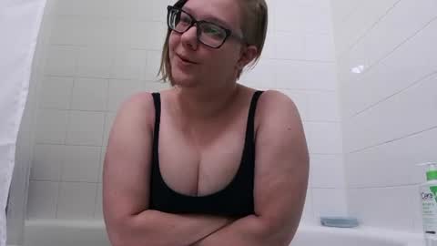 Snapshot of ten_tickle_pixie chatting on June 10, 6:18 pm Pixie and Tentacle Overlord online show from June 10, 6:18 pm