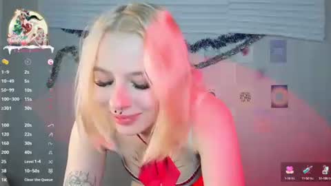 Snapshot of tender__kitty chatting on December 27, 1:39 pm Sue online show from December 27, 1:39 pm