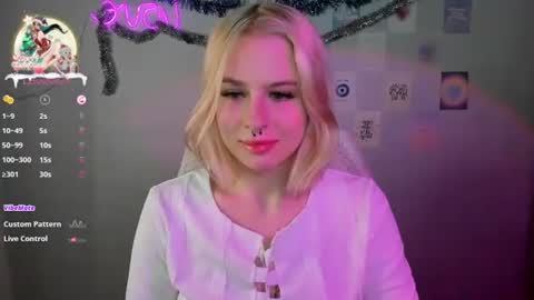 Snapshot of tender__kitty chatting on December 28, 1:49 pm Sue online show from December 28, 1:49 pm