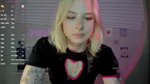 Snapshot of tender__kitty chatting on January 25, 11:23 am Sue online show from January 25, 11:23 am