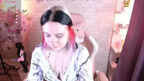 Snapshot of tender__kitty chatting on November 8, 3:45 pm Sue online show from November 8, 3:45 pm