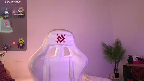 Snapshot of tenderbabyy chatting on December 4, 10:02 am Amina online show from December 4, 10:02 am