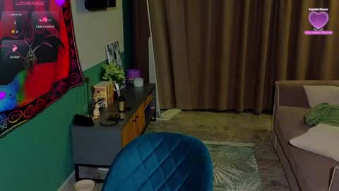 Snapshot of tendersea chatting on April 5, 4:59 pm inst r0seamber0 online show from April 5, 4:59 pm