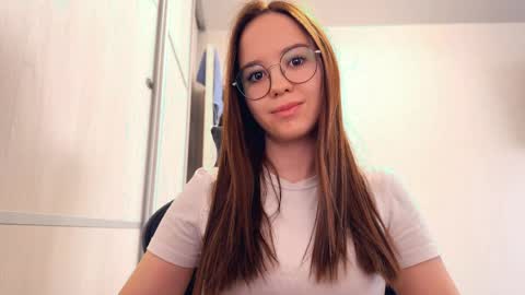 Snapshot of tennieperilli chatting on March 27, 10:15 am Aria online show from March 27, 10:15 am