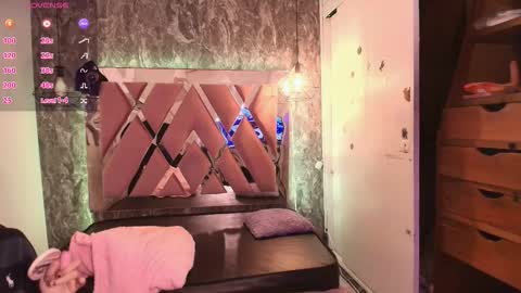 Terra Elowen online show from October 22, 11:32 am