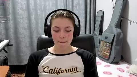 Anny Simpson online show from April 16, 9:39 pm