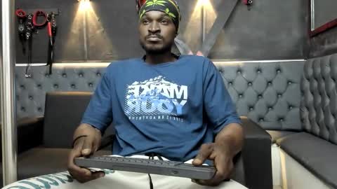 terranze_z online show from February 8, 8:01 pm