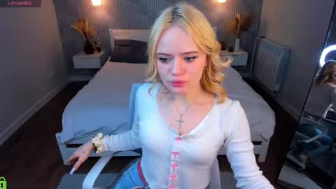 Tessa online show from March 19, 9:02 am