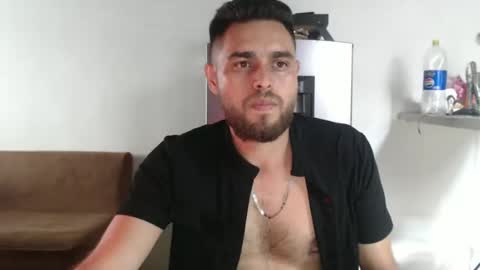 Snapshot of tevezbien chatting on February 24, 8:14 pm Yeffrith online show from February 24, 8:14 pm