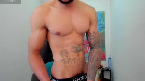 Snapshot of teylor_cristian chatting on December 1, 7:03 pm Cristhian Teylor online show from December 1, 7:03 pm
