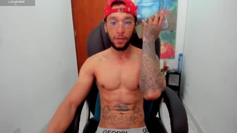 Snapshot of teylor_cristian chatting on December 23, 4:28 pm Cristhian Teylor online show from December 23, 4:28 pm