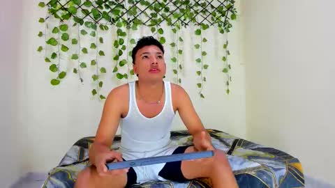 Snapshot of teylor_hot_21cm chatting on April 12, 5:23 am teylor_hot_21cm online show from April 12, 5:23 am