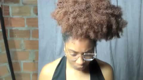 Snapshot of thaimy_ chatting on June 1, 2:35 am thaimy_ online show from June 1, 2:35 am