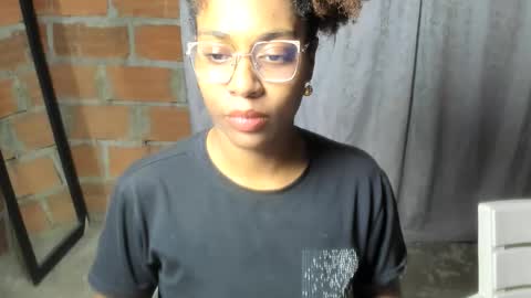 Snapshot of thaimy_ chatting on June 2, 2:46 am thaimy_ online show from June 2, 2:46 am