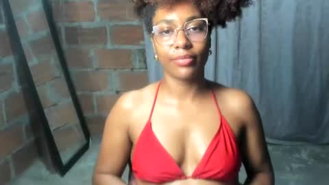 Snapshot of thaimy_ chatting on June 12, 2:21 am thaimy_ online show from June 12, 2:21 am