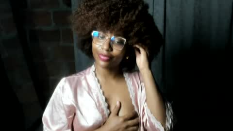 Snapshot of thaimy_ chatting on June 20, 2:14 am thaimy_ online show from June 20, 2:14 am