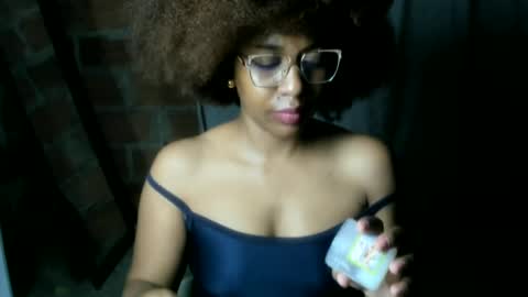 Snapshot of thaimy_ chatting on June 30, 2:45 am thaimy_ online show from June 30, 2:45 am