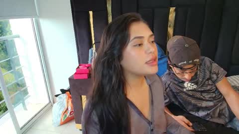 T H A I S  online show from April 4, 10:07 pm