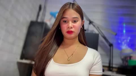 Ms. Thalia online show from December 9, 11:47 am