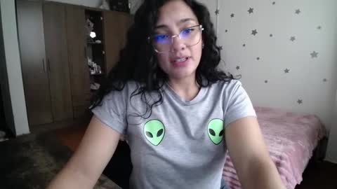 Snapshot of thaliacooper chatting on February 24, 4:49 pm online show from February 24, 4:49 pm