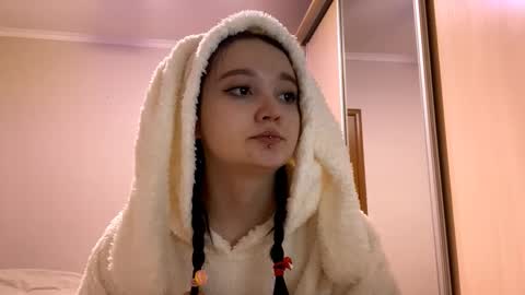 Snapshot of thaliakuchem chatting on February 6, 6:22 pm Yumi online show from February 6, 6:22 pm