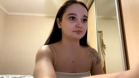 Snapshot of thaliakuchem chatting on February 10, 2:21 pm Yumi online show from February 10, 2:21 pm