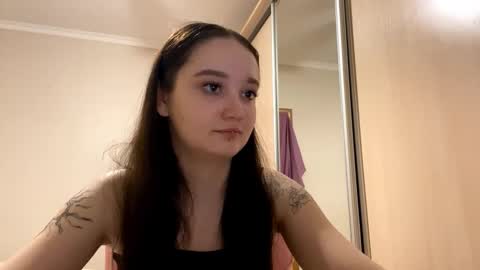 Snapshot of thaliakuchem chatting on February 26, 4:17 pm Yumi online show from February 26, 4:17 pm