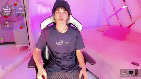 Snapshot of thanier_18 chatting on February 20, 7:14 pm thanier_18 online show from February 20, 7:14 pm