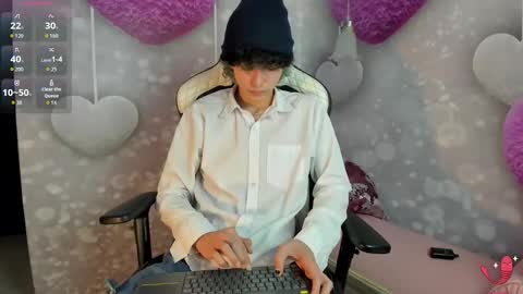 Snapshot of thanier_18 chatting on February 21, 7:26 pm thanier_18 online show from February 21, 7:26 pm