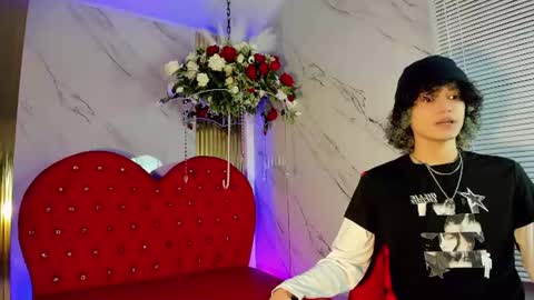 Snapshot of thanier_18 chatting on June 24, 7:13 pm thanier_18 online show from June 24, 7:13 pm