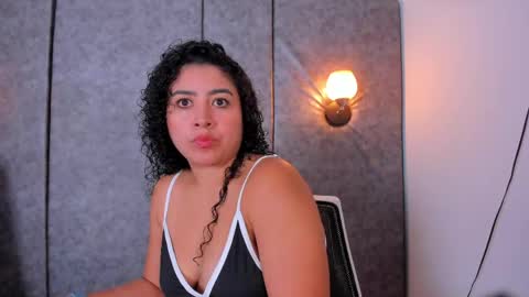 Snapshot of thara_webstter chatting on April 20, 11:57 am thara webstter online show from April 20, 11:57 am