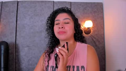 Snapshot of thara_webstter chatting on April 23, 12:29 pm thara webstter online show from April 23, 12:29 pm