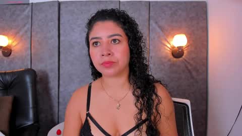 Snapshot of thara_webstter chatting on May 16, 11:42 am thara webstter online show from May 16, 11:42 am