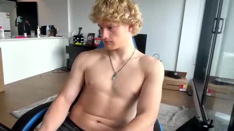 liammlust online show from February 11, 11:54 pm