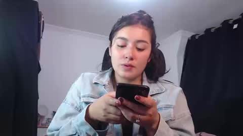 Snapshot of thatgirl2003 chatting on September 10, 3:45 pm online show from September 10, 3:45 pm