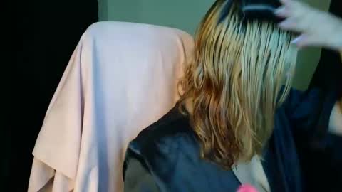   online show from November 20, 12:05 pm