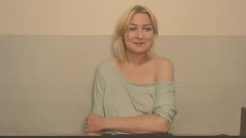 Snapshot of the_basic_instinctt chatting on August 4, 10:01 pm Eva online show from August 4, 10:01 pm
