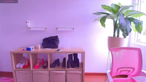 i am Cat  online show from November 10, 6:40 pm