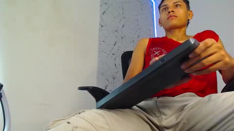 Snapshot of the_crack71 chatting on September 27, 1:49 pm Sean OPry online show from September 27, 1:49 pm