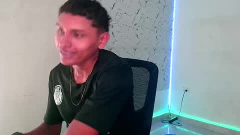 Snapshot of the_crack71 chatting on September 28, 12:43 pm Sean OPry online show from September 28, 12:43 pm