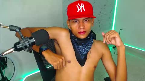 Snapshot of the_crack71 chatting on October 1, 12:44 pm Sean OPry online show from October 1, 12:44 pm