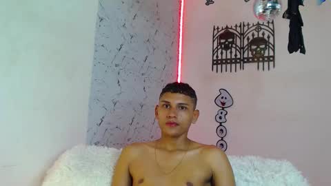 Snapshot of the_crack71 chatting on October 13, 4:45 am Sean OPry online show from October 13, 4:45 am