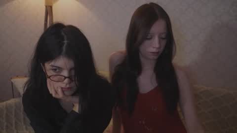 EllaLyn online show from November 9, 8:51 pm