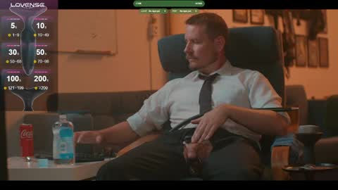 Snapshot of the_dilf chatting on May 20, 10:32 am The DILF - online show from May 20, 10:32 am