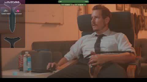 Snapshot of the_dilf chatting on July 9, 9:57 am The DILF - online show from July 9, 9:57 am