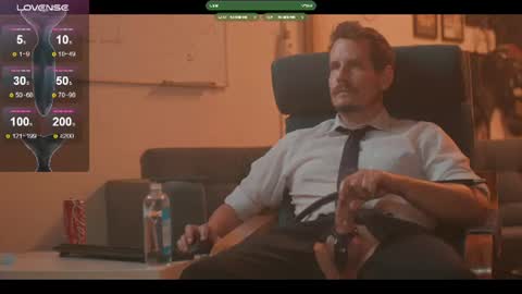 Snapshot of the_dilf chatting on July 18, 6:12 pm The DILF - online show from July 18, 6:12 pm