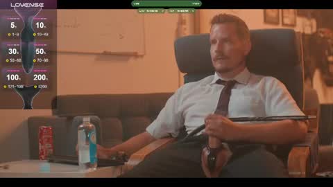 Snapshot of the_dilf chatting on July 30, 4:28 pm The DILF - online show from July 30, 4:28 pm